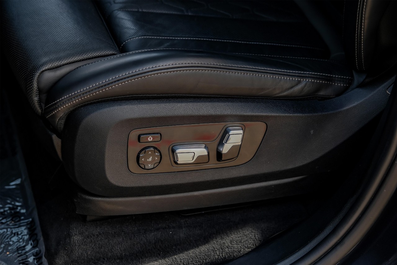 BMW X7 Vehicle Main Gallery Image 43
