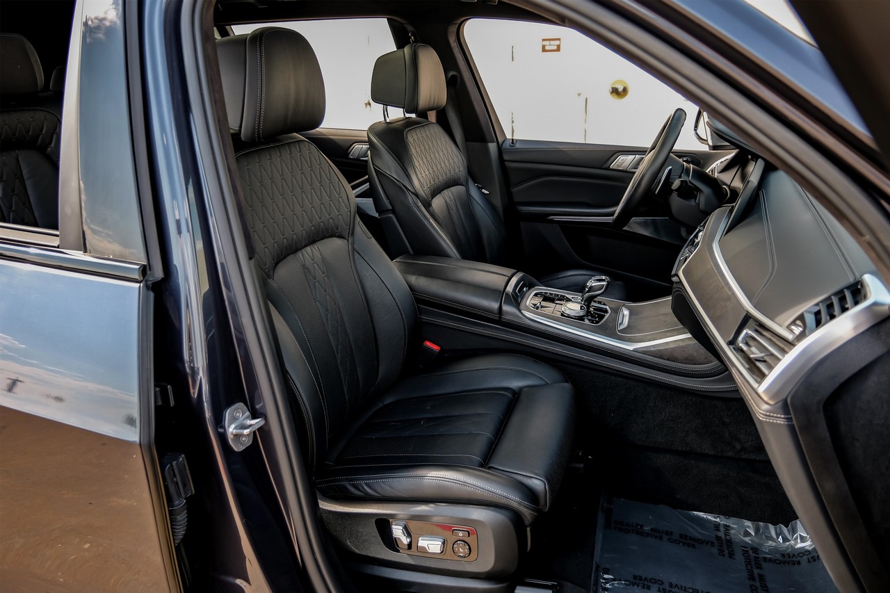 BMW X7 Vehicle Main Gallery Image 44