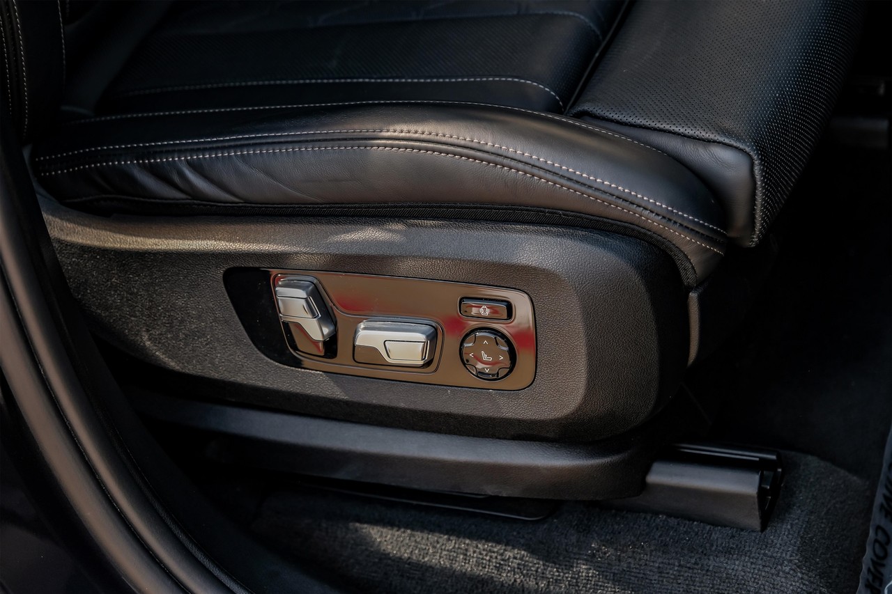 BMW X7 Vehicle Main Gallery Image 45