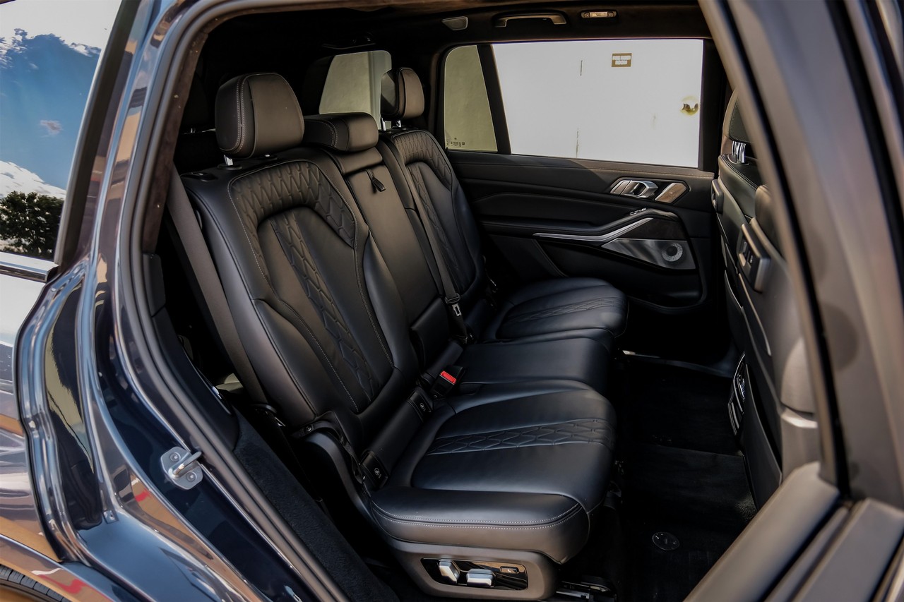 BMW X7 Vehicle Main Gallery Image 46