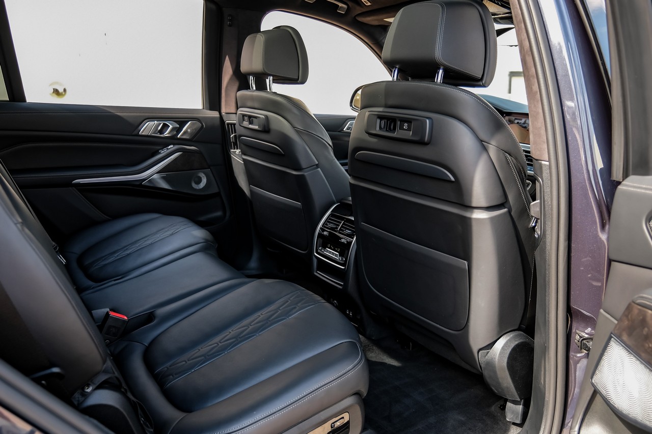 BMW X7 Vehicle Main Gallery Image 47