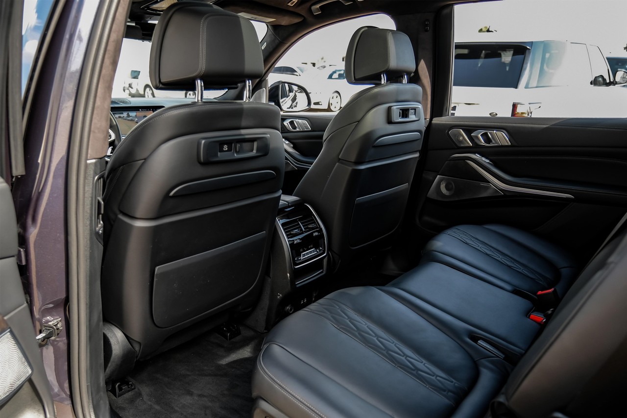 BMW X7 Vehicle Main Gallery Image 48