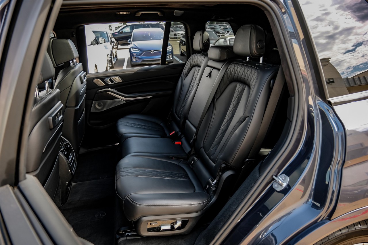 BMW X7 Vehicle Main Gallery Image 49