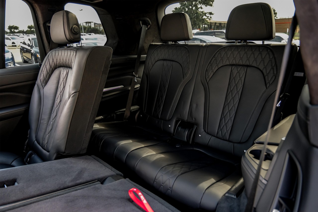BMW X7 Vehicle Main Gallery Image 50