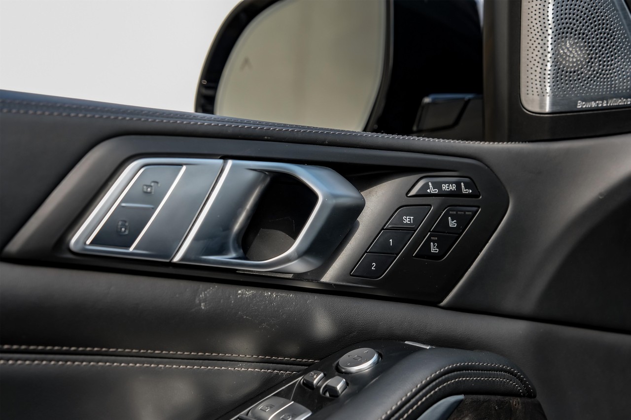 BMW X7 Vehicle Main Gallery Image 55