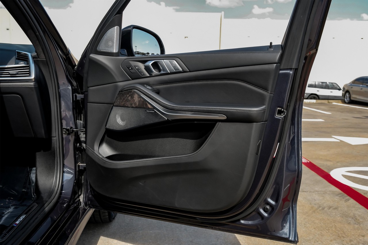 BMW X7 Vehicle Main Gallery Image 56