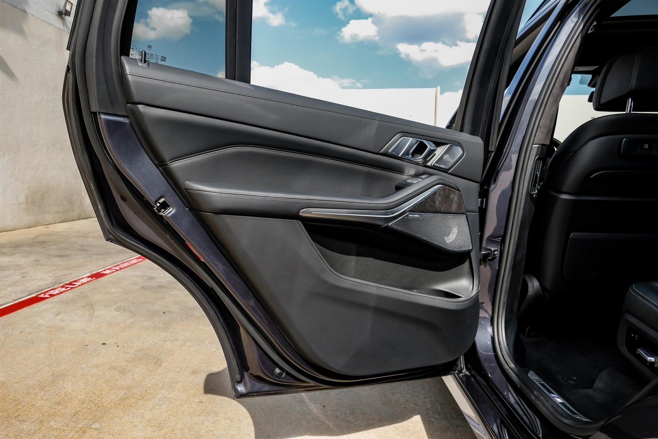 BMW X7 Vehicle Main Gallery Image 57