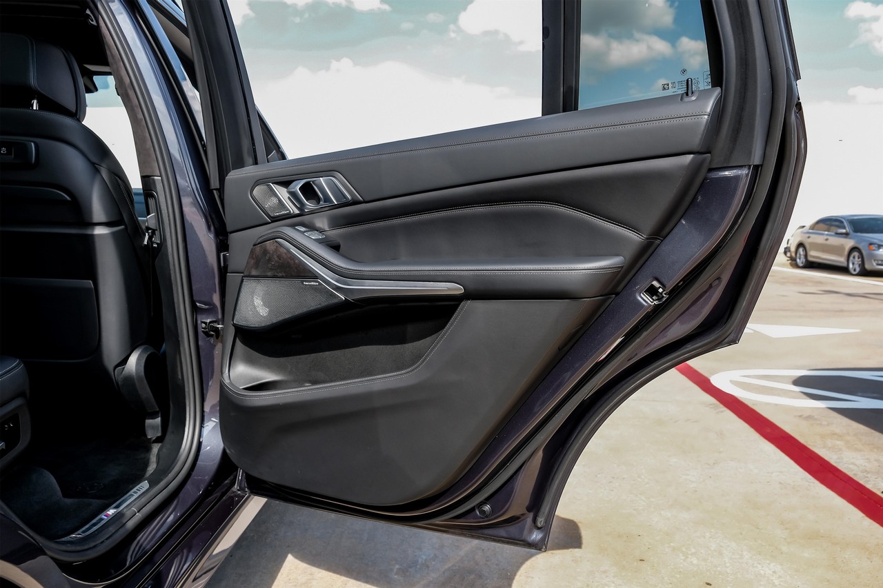 BMW X7 Vehicle Main Gallery Image 58