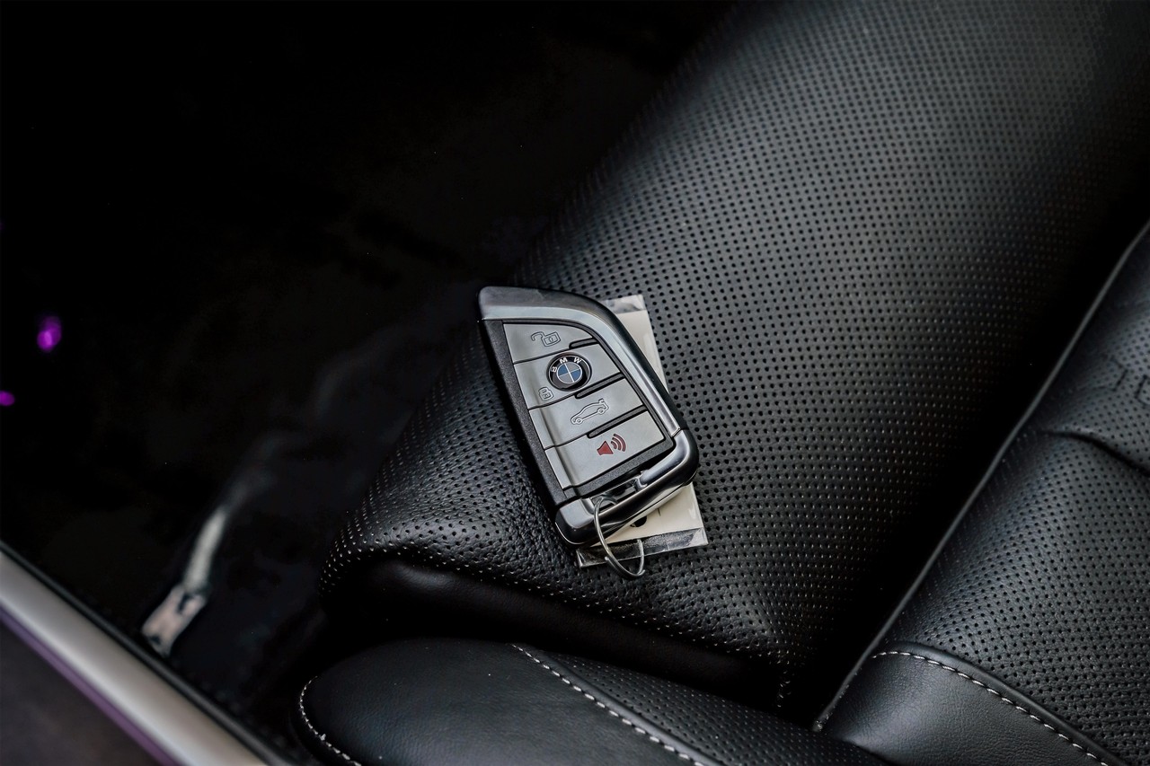 BMW X7 Vehicle Main Gallery Image 68