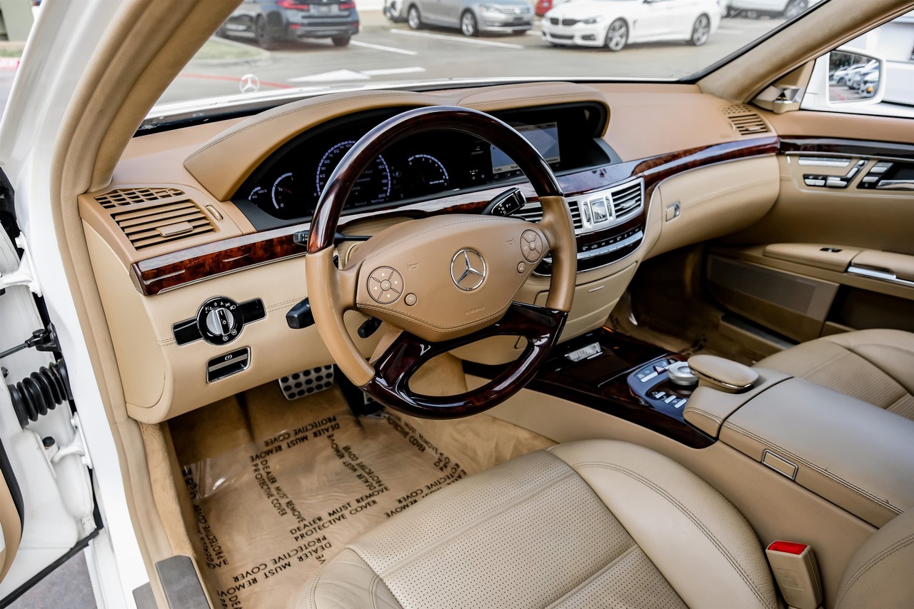 Mercedes-Benz S 63 AMG Vehicle Main Gallery Image 03