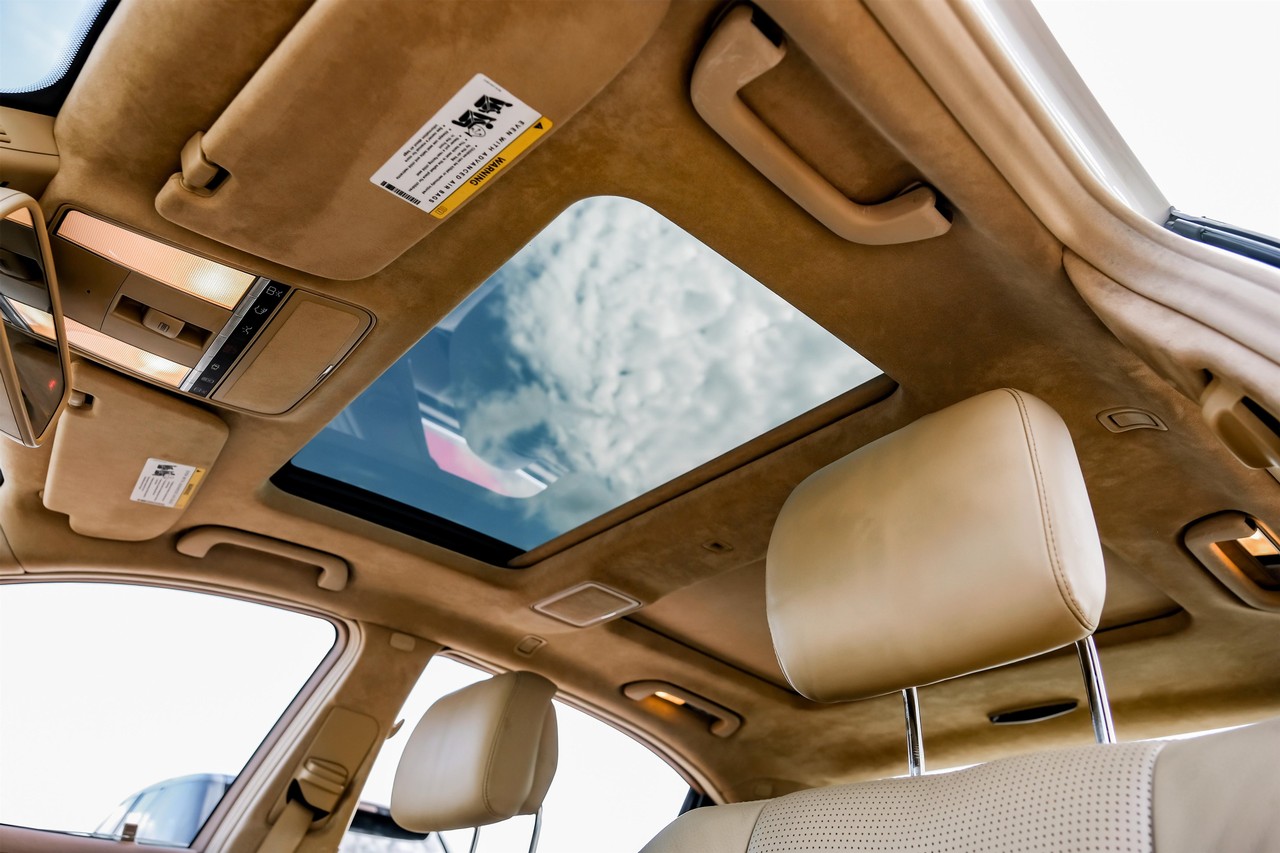 Mercedes-Benz S 63 AMG Vehicle Main Gallery Image 05
