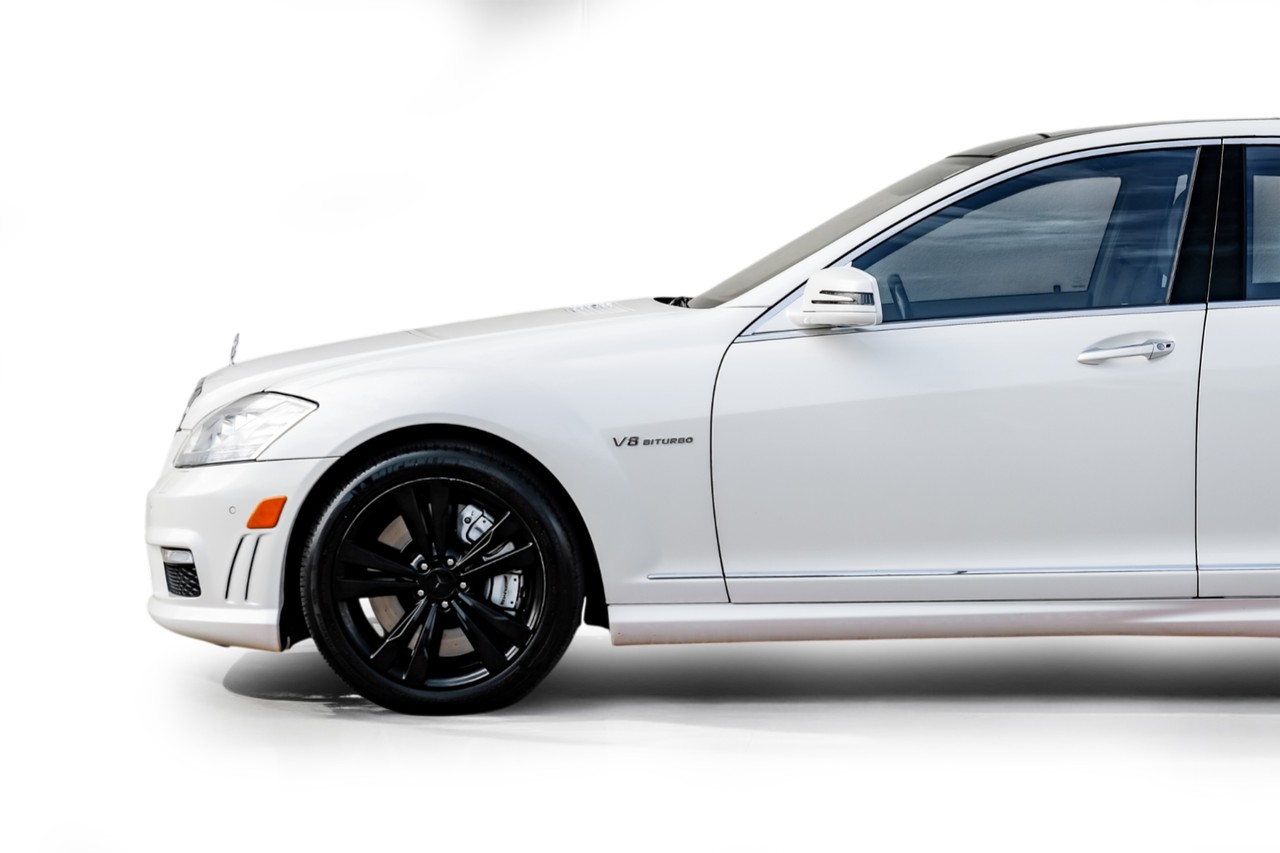Mercedes-Benz S 63 AMG Vehicle Main Gallery Image 15