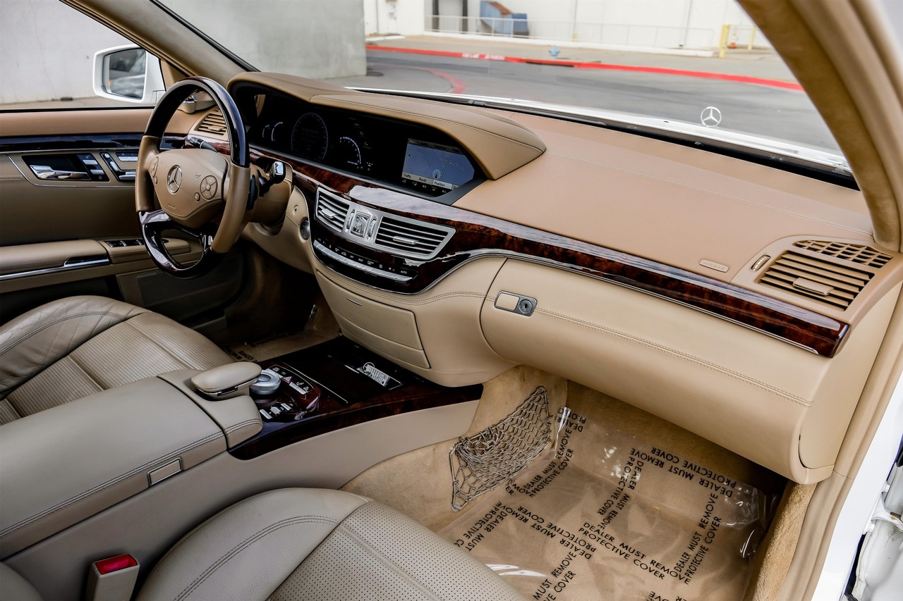 Mercedes-Benz S 63 AMG Vehicle Main Gallery Image 17
