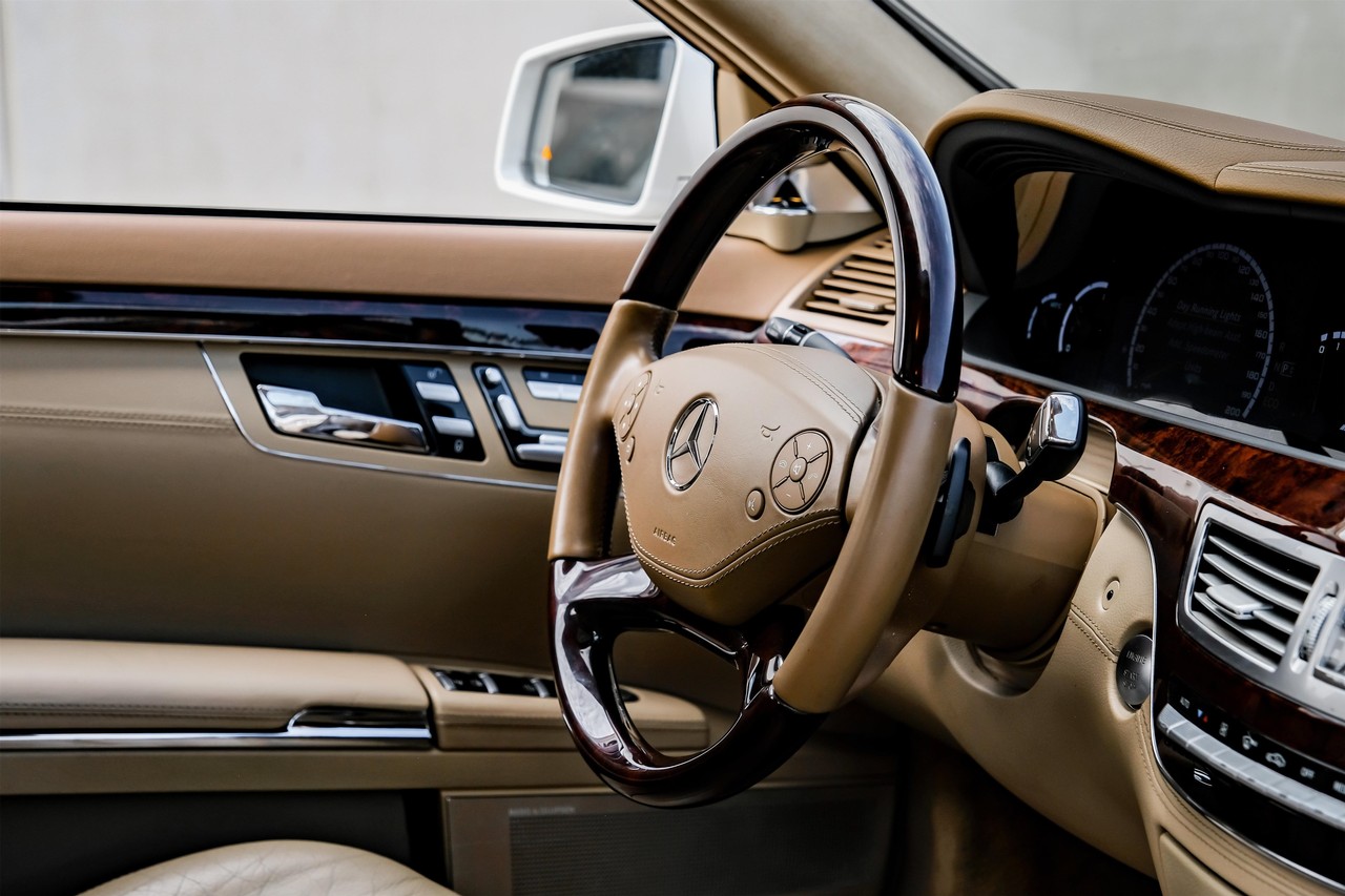 Mercedes-Benz S 63 AMG Vehicle Main Gallery Image 19