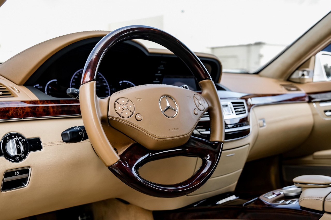 Mercedes-Benz S 63 AMG Vehicle Main Gallery Image 20