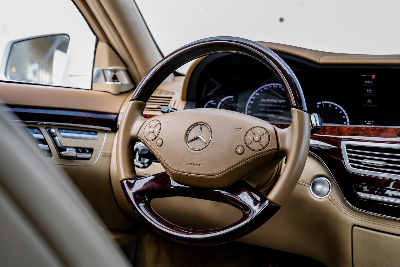 Mercedes-Benz S 63 AMG Vehicle Main Gallery Image 21