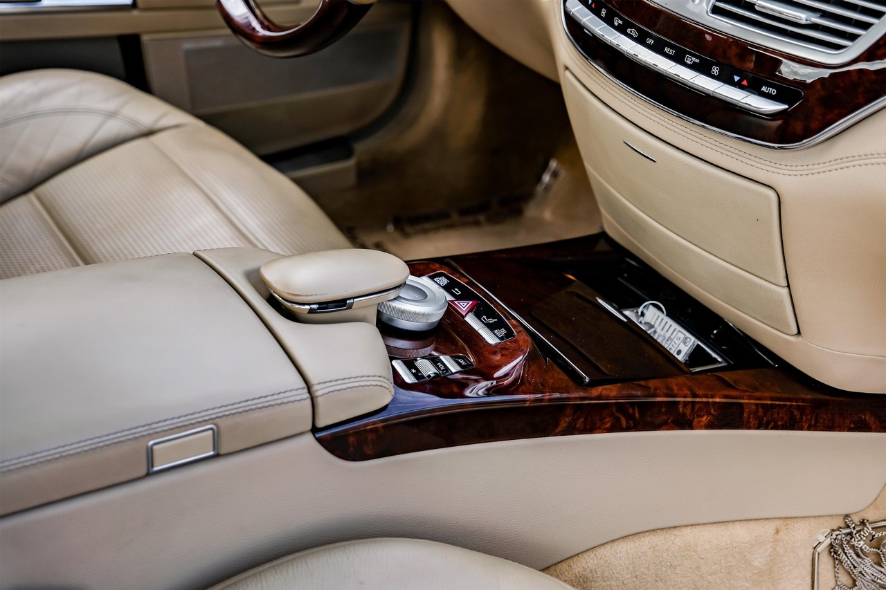 Mercedes-Benz S 63 AMG Vehicle Main Gallery Image 28
