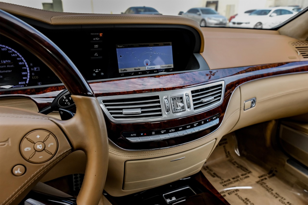 Mercedes-Benz S 63 AMG Vehicle Main Gallery Image 32