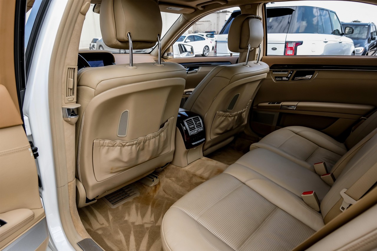 Mercedes-Benz S 63 AMG Vehicle Main Gallery Image 45