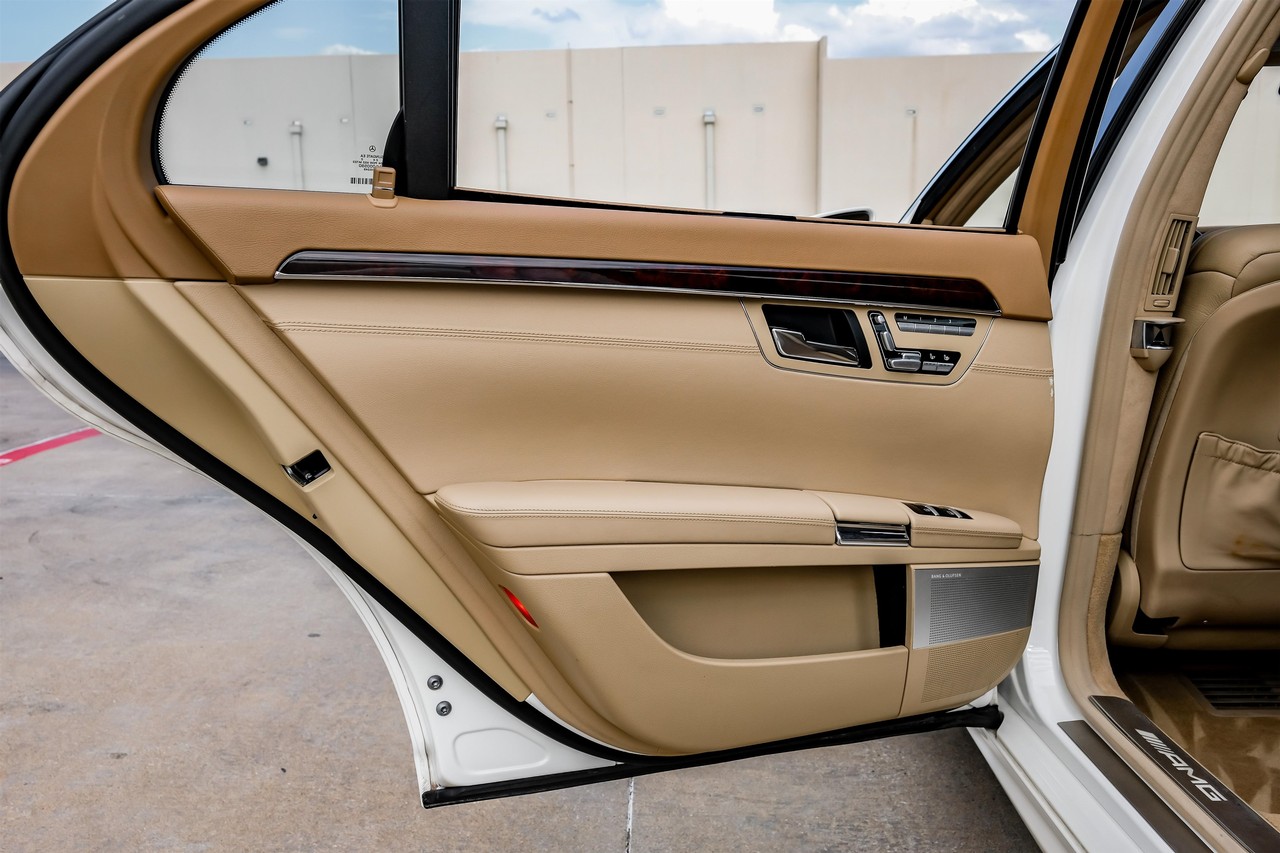 Mercedes-Benz S 63 AMG Vehicle Main Gallery Image 53