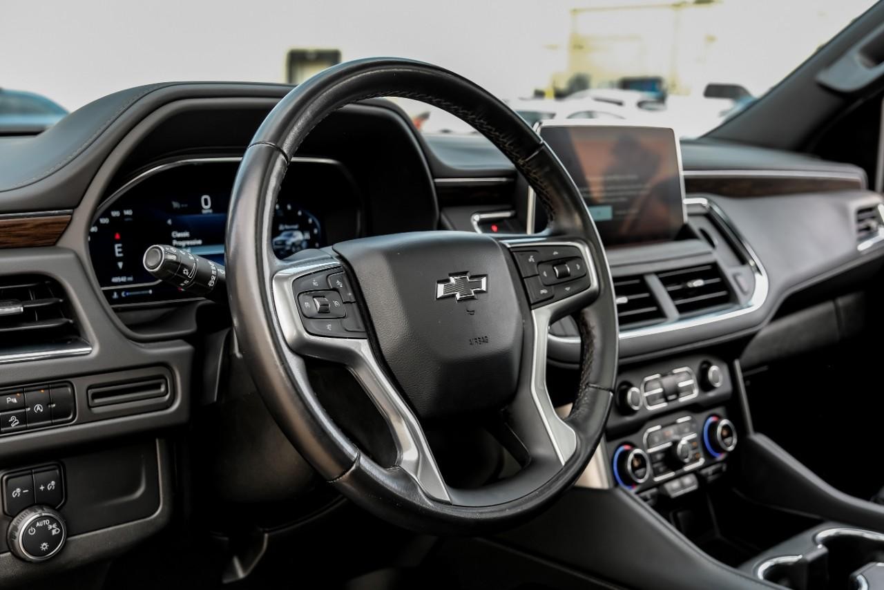 Chevrolet Suburban Vehicle Main Gallery Image 21