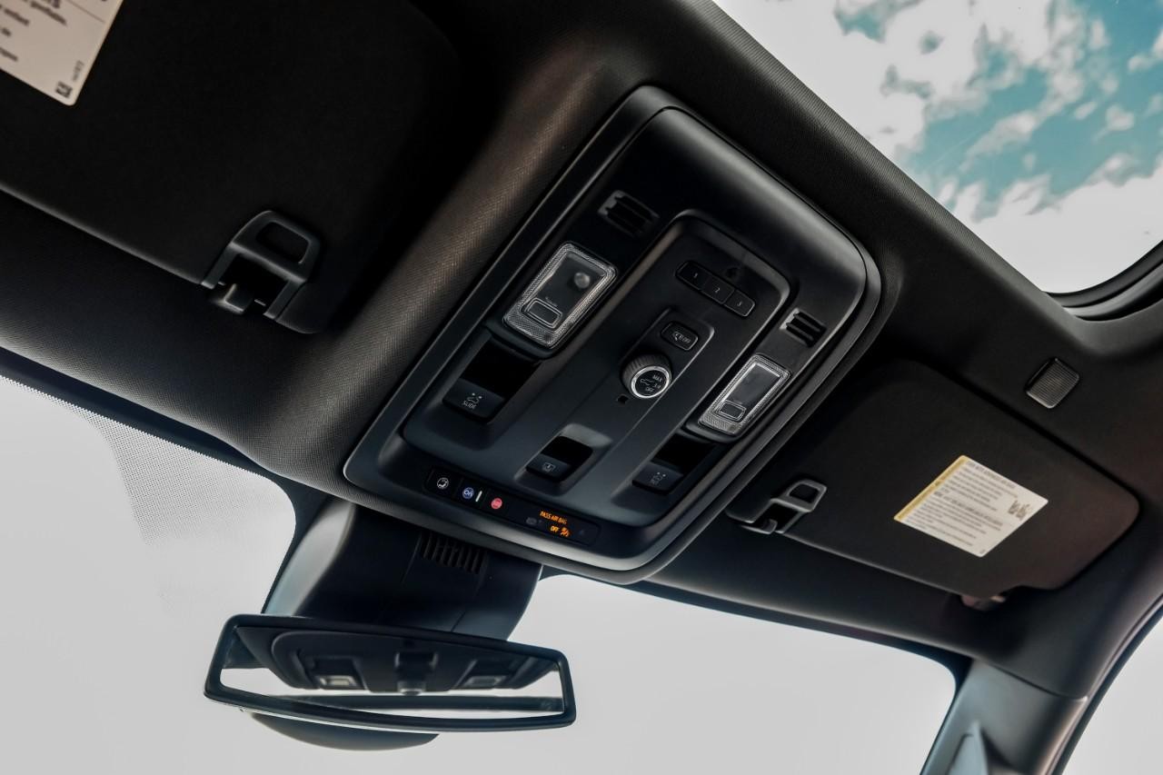 Chevrolet Suburban Vehicle Main Gallery Image 36