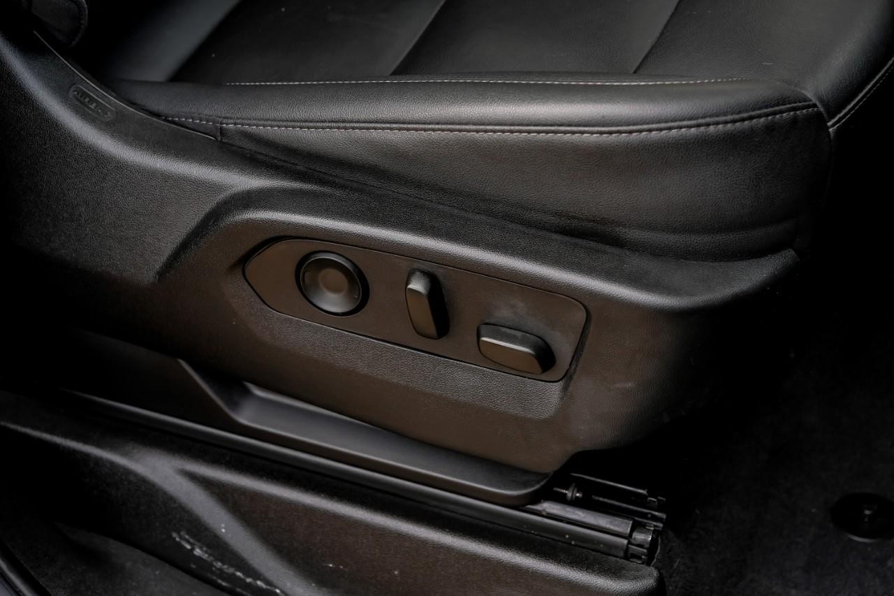 Chevrolet Suburban Vehicle Main Gallery Image 39