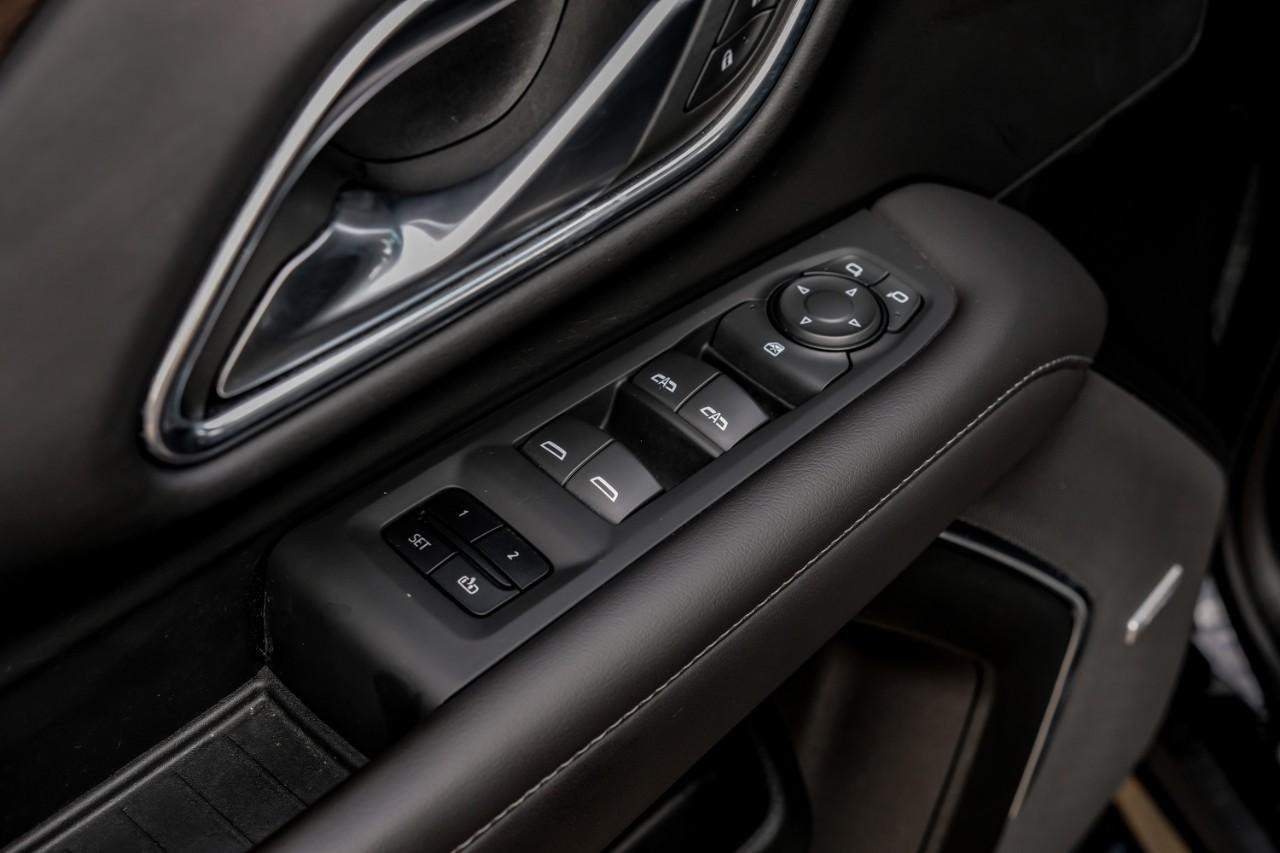 Chevrolet Suburban Vehicle Main Gallery Image 49