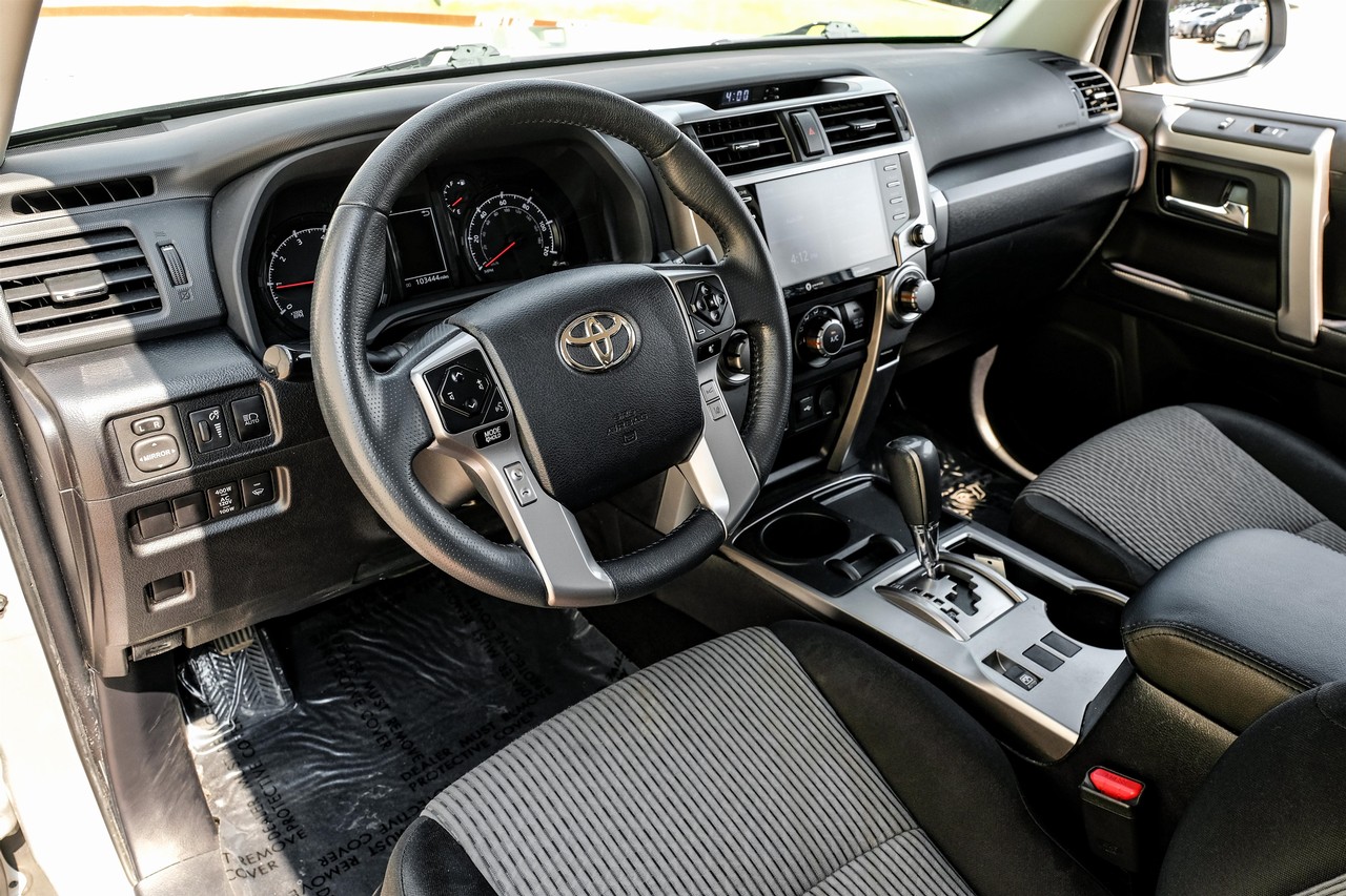 Toyota 4Runner Vehicle Main Gallery Image 03