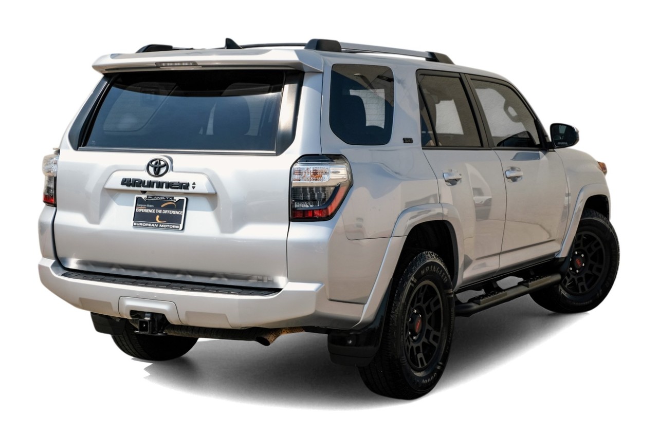Toyota 4Runner Vehicle Main Gallery Image 08