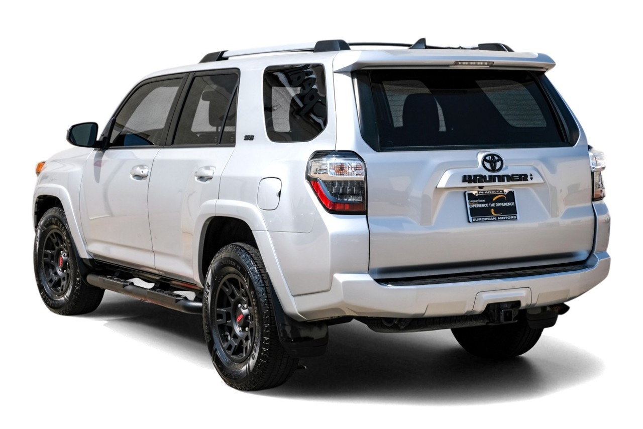 Toyota 4Runner Vehicle Main Gallery Image 10