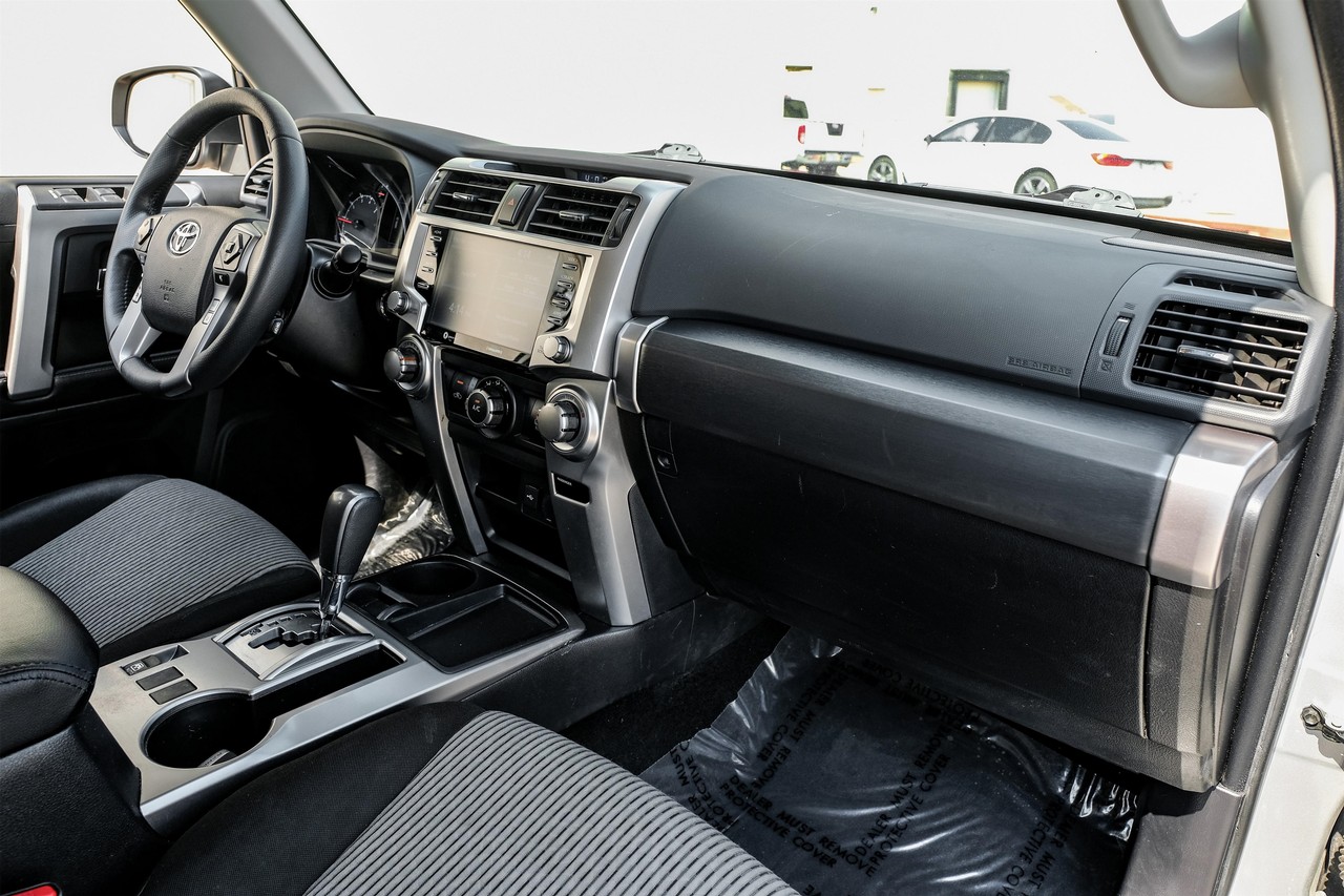 Toyota 4Runner Vehicle Main Gallery Image 12