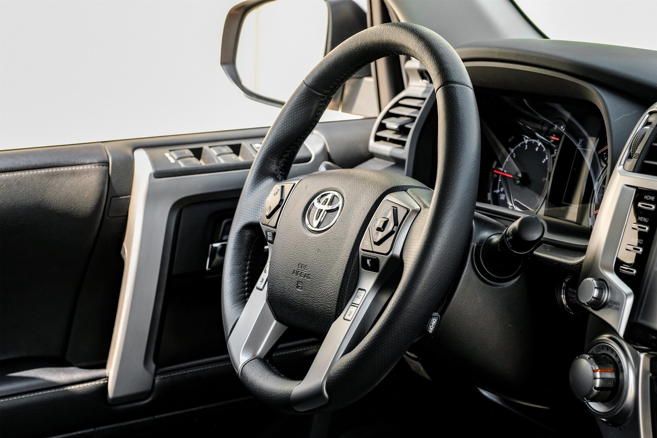 Toyota 4Runner Vehicle Main Gallery Image 13