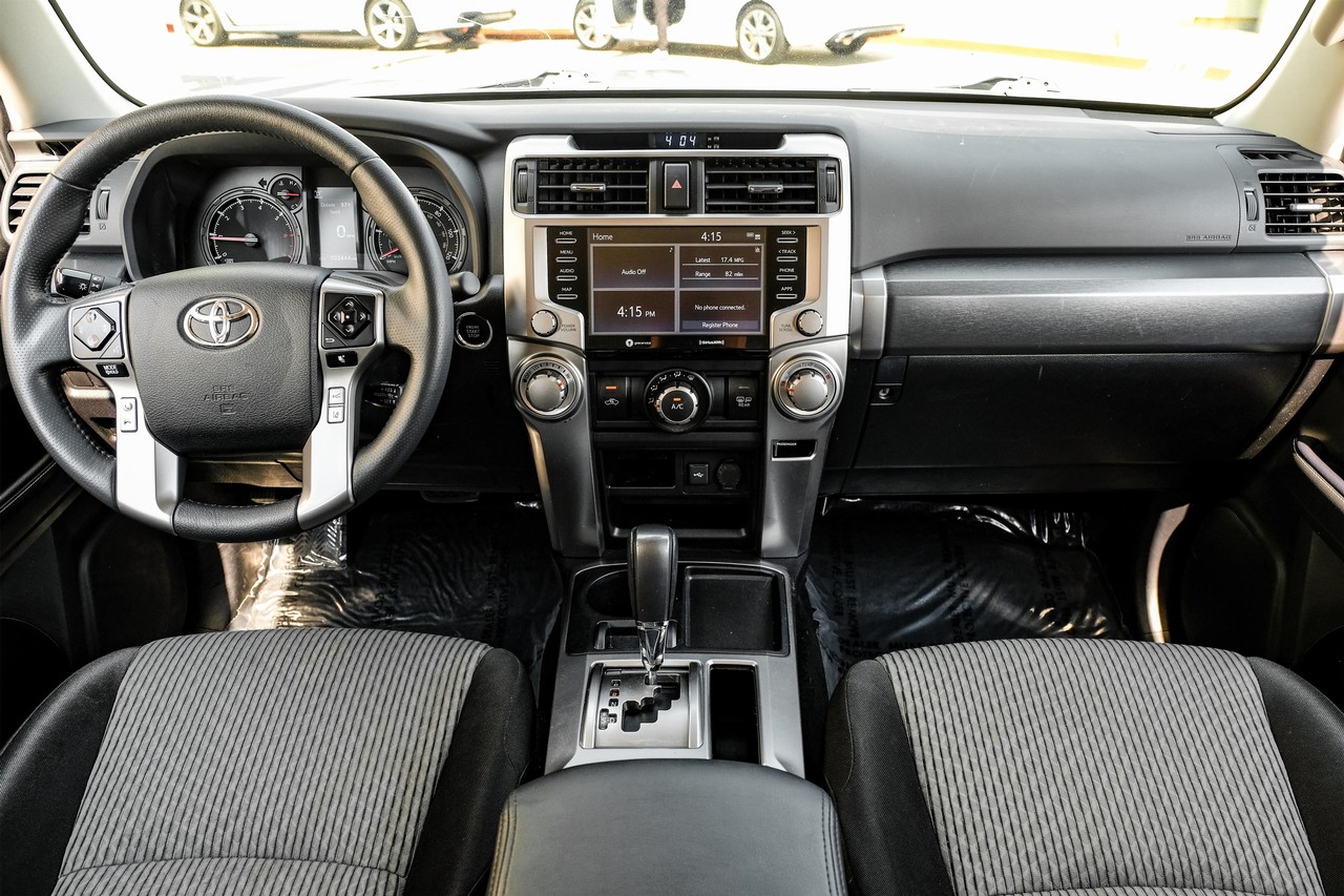 Toyota 4Runner Vehicle Main Gallery Image 14