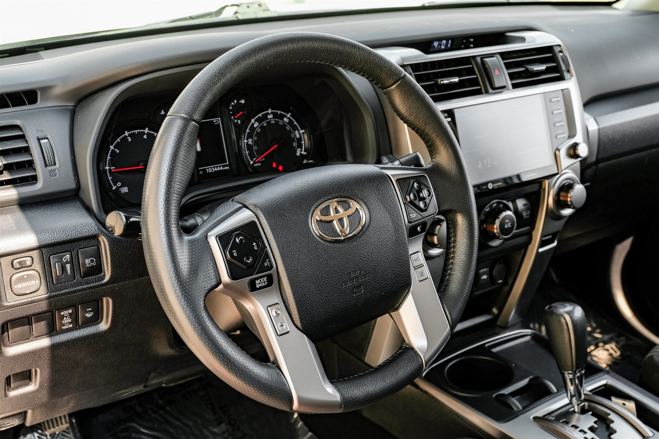 Toyota 4Runner Vehicle Main Gallery Image 15