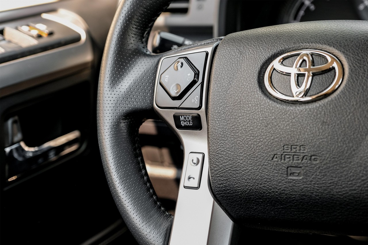 Toyota 4Runner Vehicle Main Gallery Image 17
