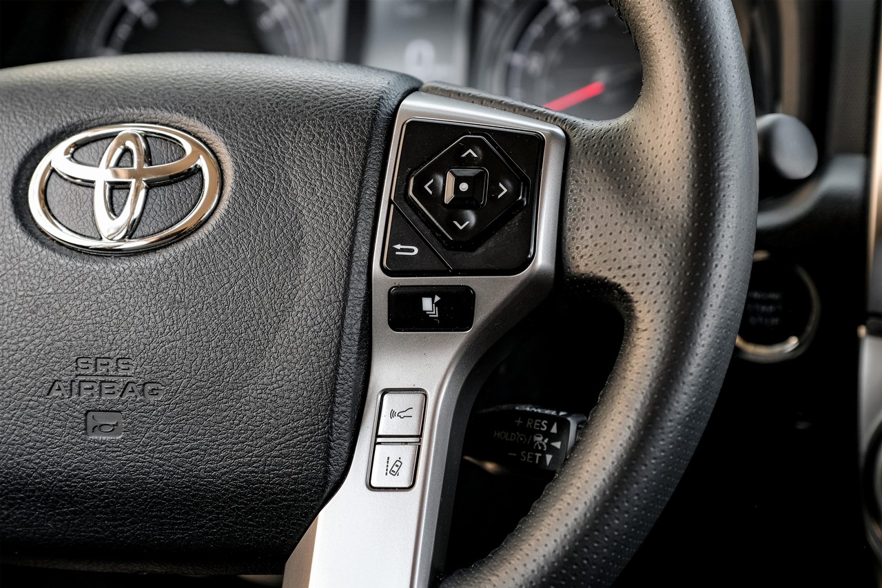 Toyota 4Runner Vehicle Main Gallery Image 18