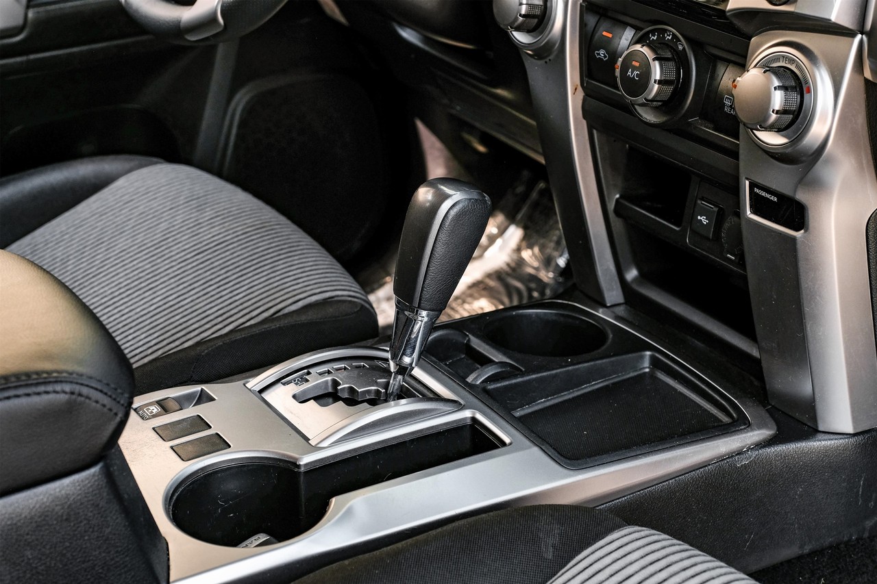 Toyota 4Runner Vehicle Main Gallery Image 19
