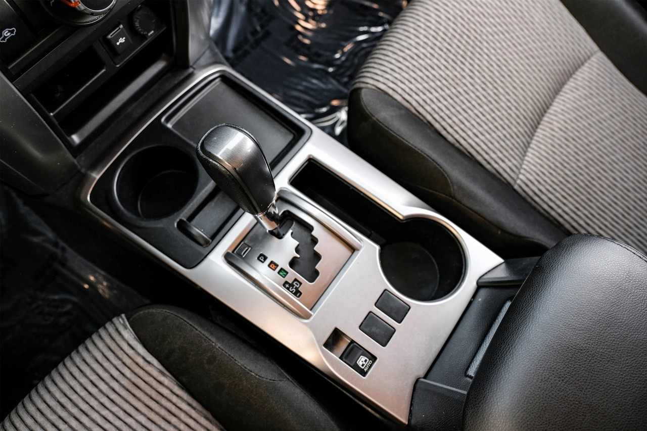 Toyota 4Runner Vehicle Main Gallery Image 20