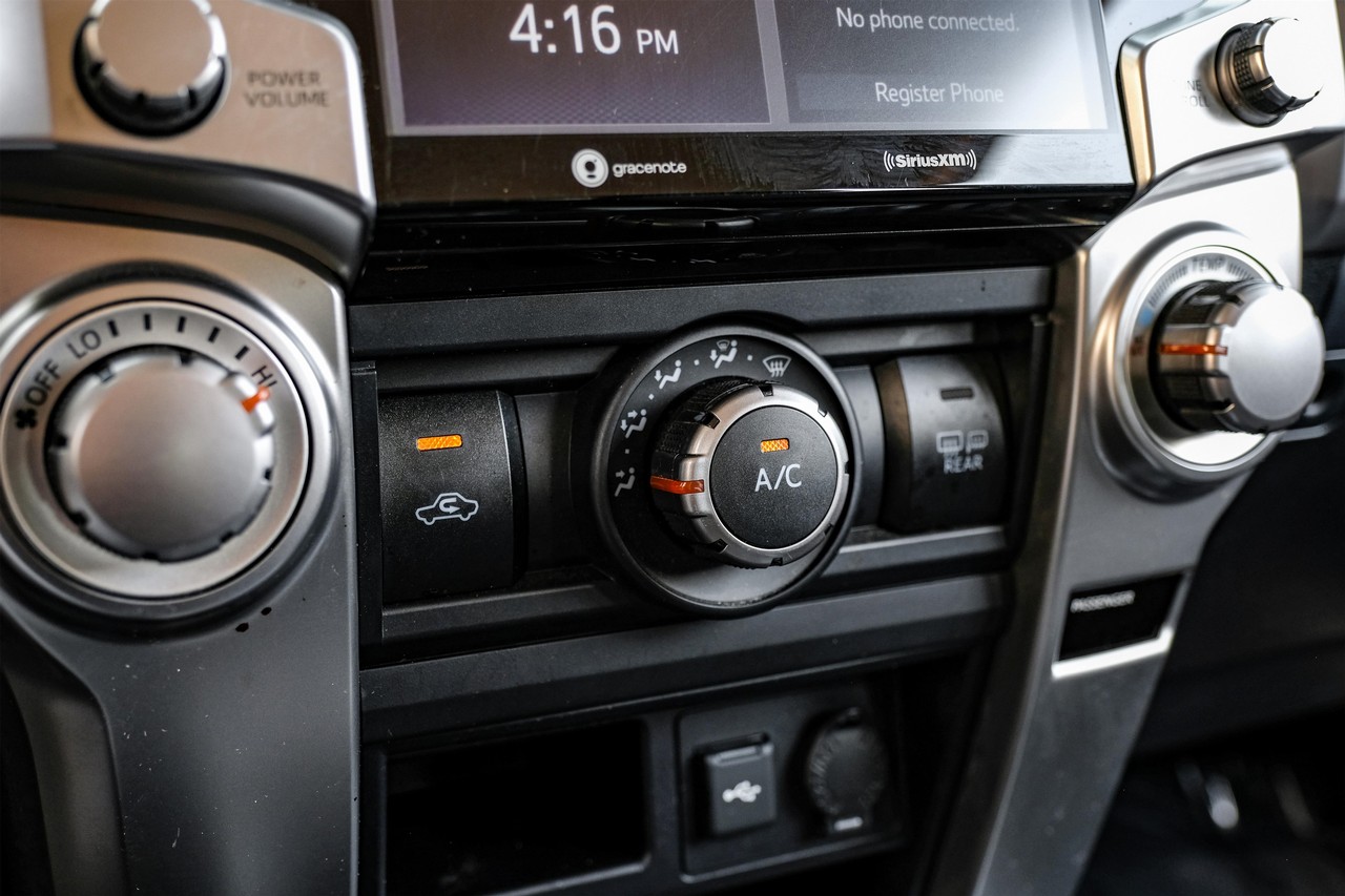 Toyota 4Runner Vehicle Main Gallery Image 21