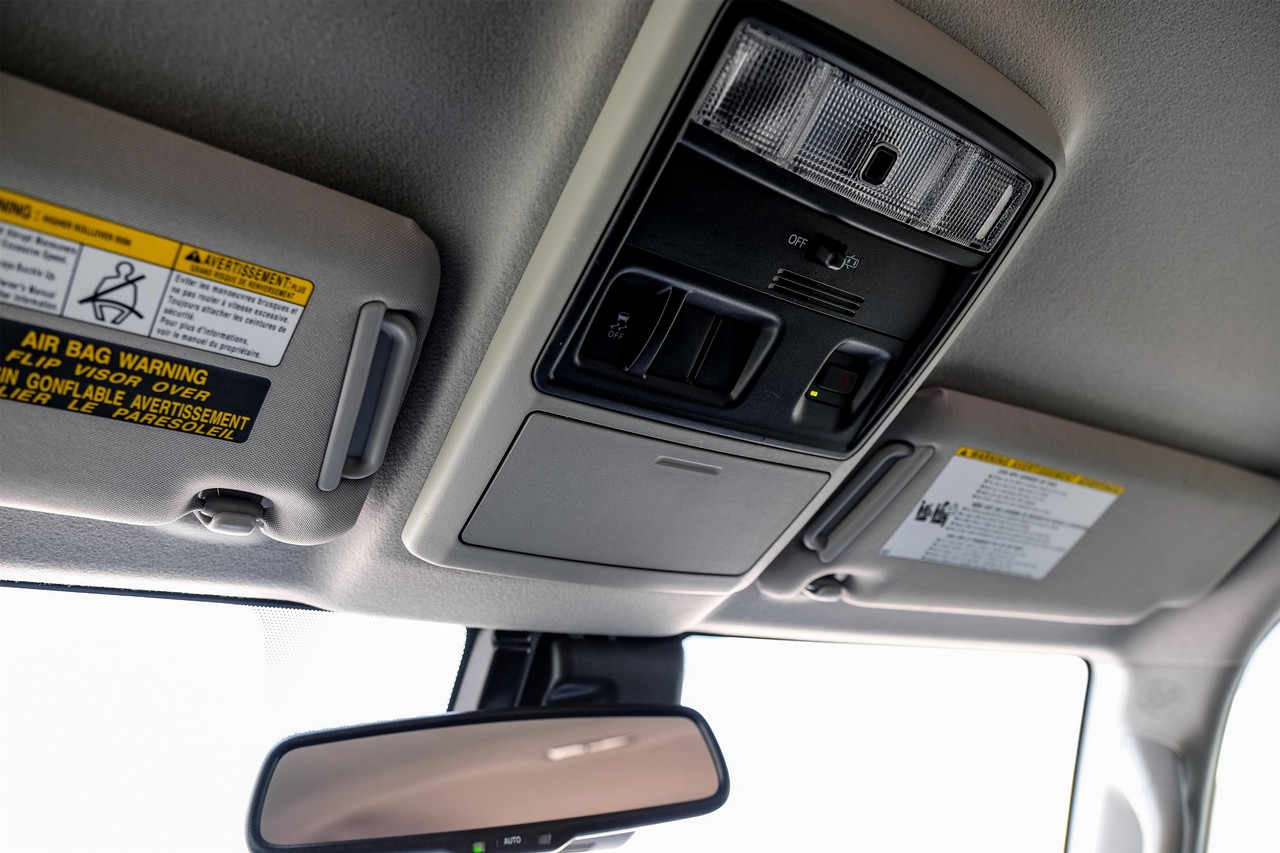 Toyota 4Runner Vehicle Main Gallery Image 25