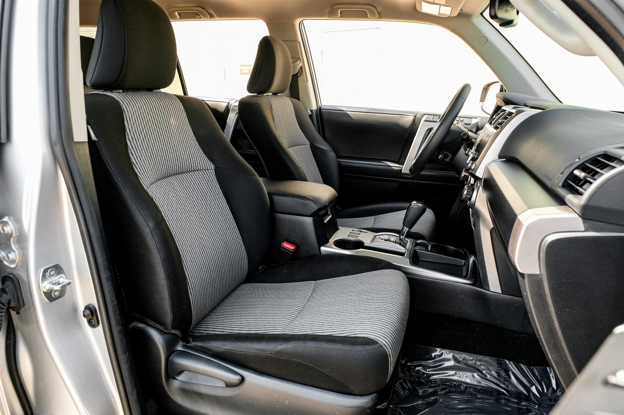 Toyota 4Runner Vehicle Main Gallery Image 32