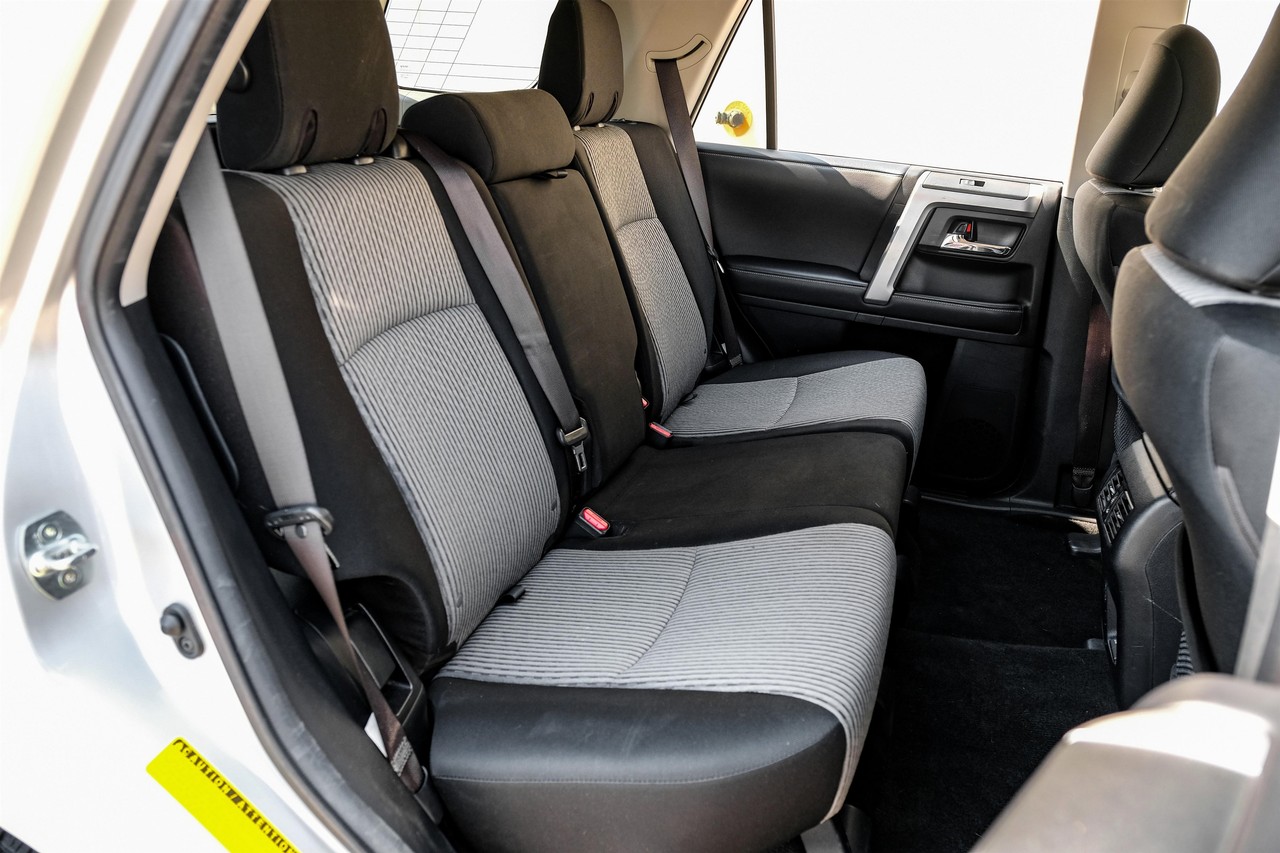 Toyota 4Runner Vehicle Main Gallery Image 33