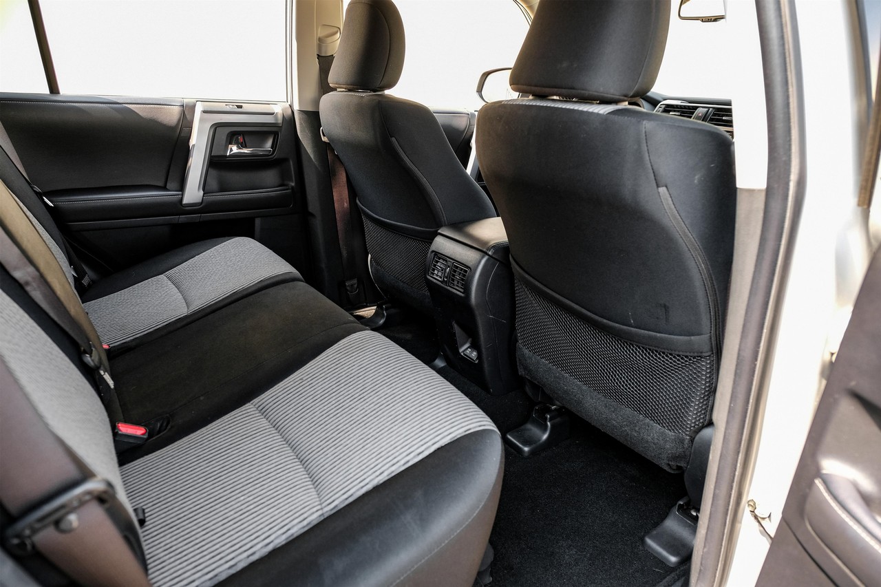 Toyota 4Runner Vehicle Main Gallery Image 34