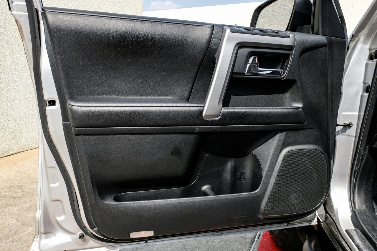 Toyota 4Runner Vehicle Main Gallery Image 39