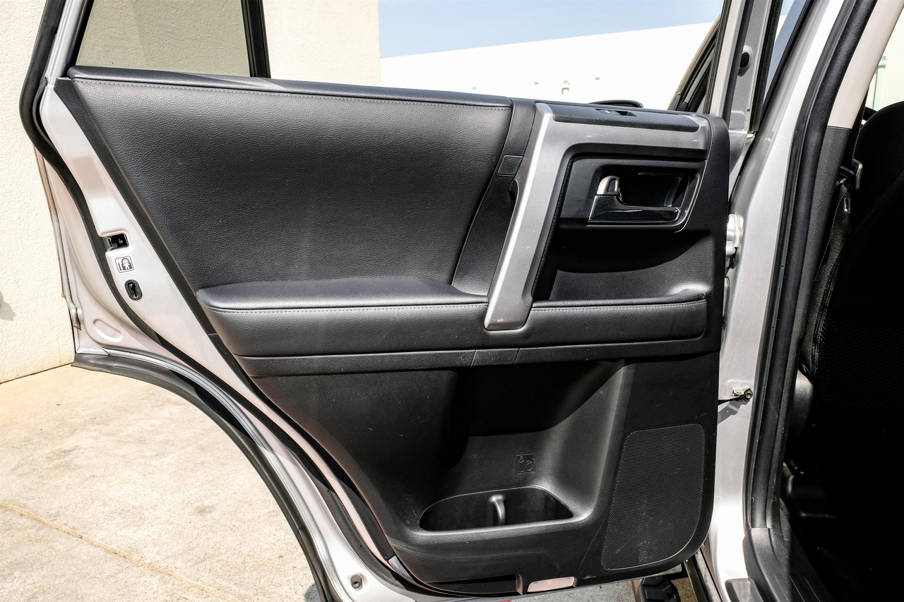 Toyota 4Runner Vehicle Main Gallery Image 42