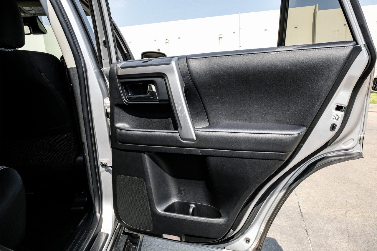 Toyota 4Runner Vehicle Main Gallery Image 43