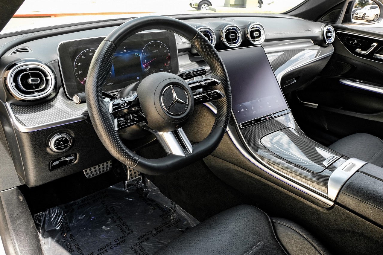 Mercedes-Benz C 300 Vehicle Main Gallery Image 03