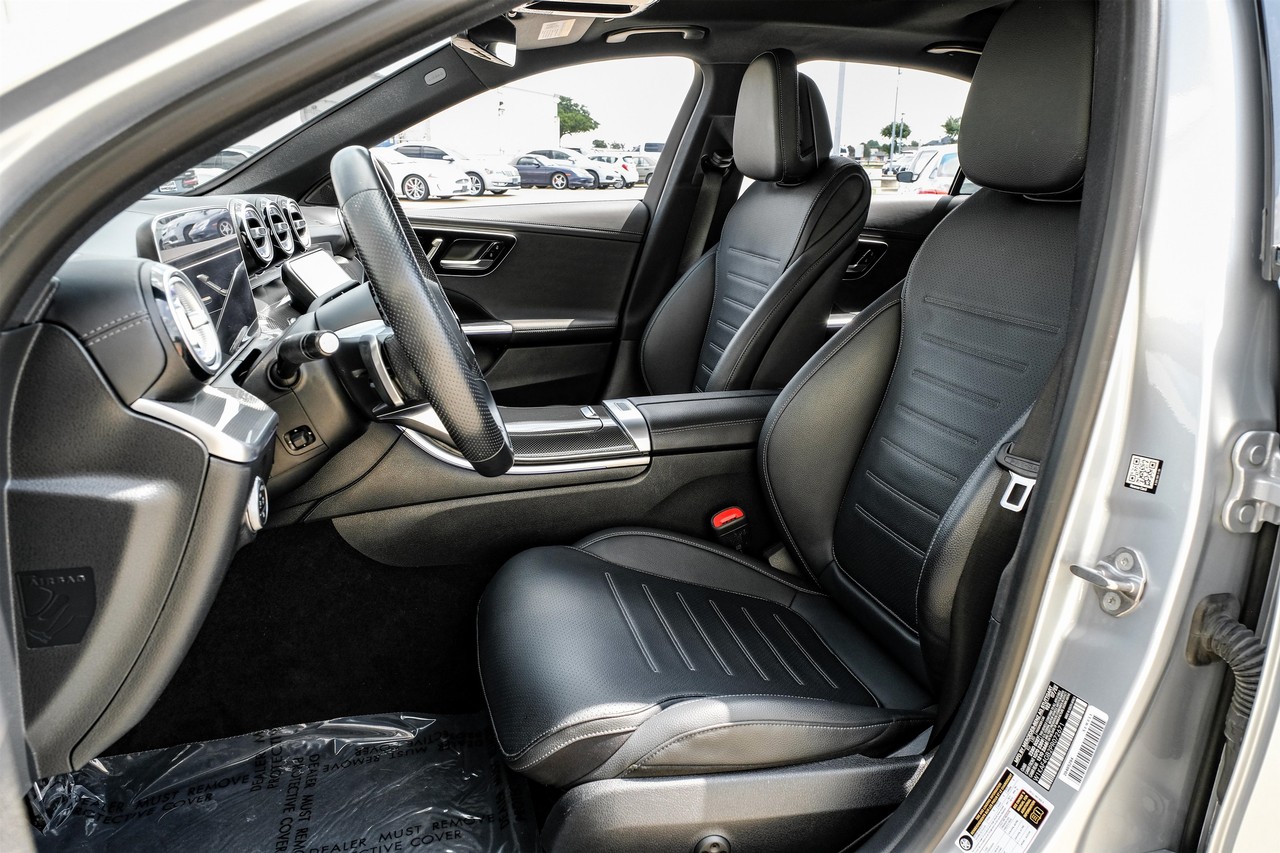 Mercedes-Benz C 300 Vehicle Main Gallery Image 04