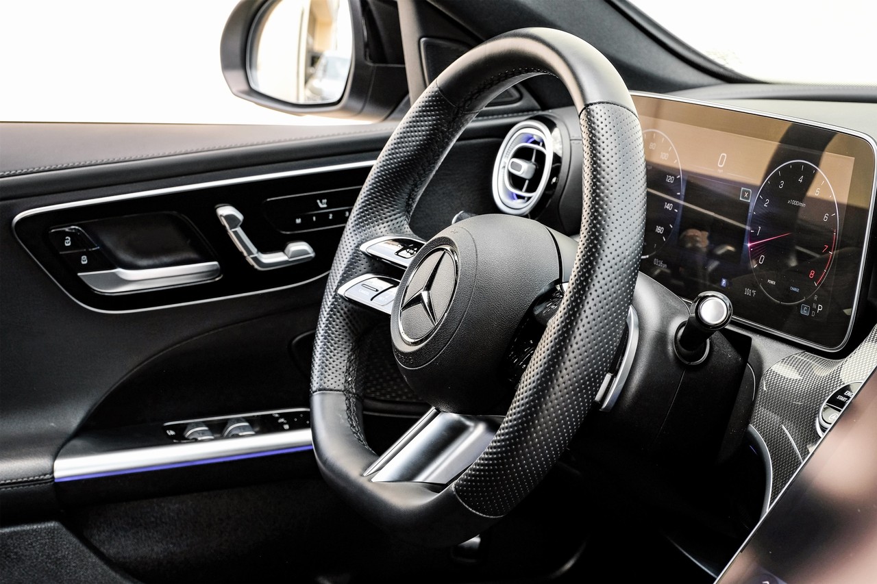 Mercedes-Benz C 300 Vehicle Main Gallery Image 14